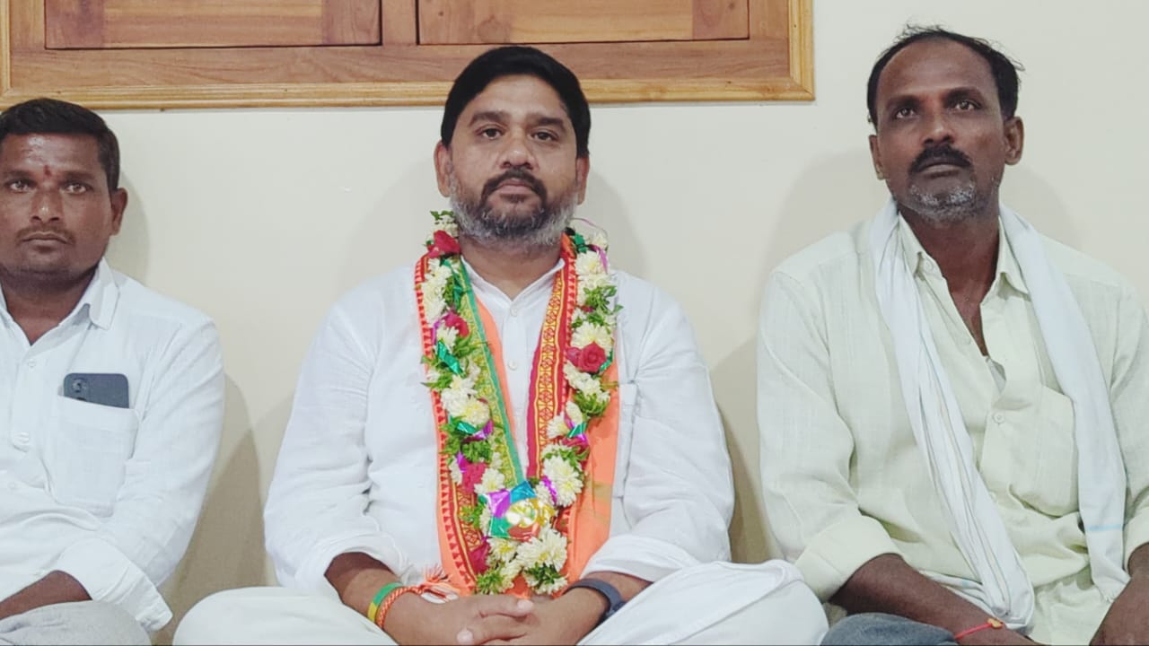 ఆమరణ నిరాహార దీక్షకు దిగిన ఎమ్మెల్యే