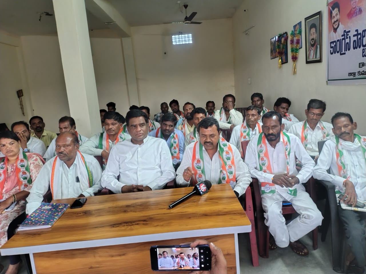 పోడు రైతులు ప్రతిపక్షాల మాటలు నమ్మవద్దు : ఎమ్మెల్సీ
