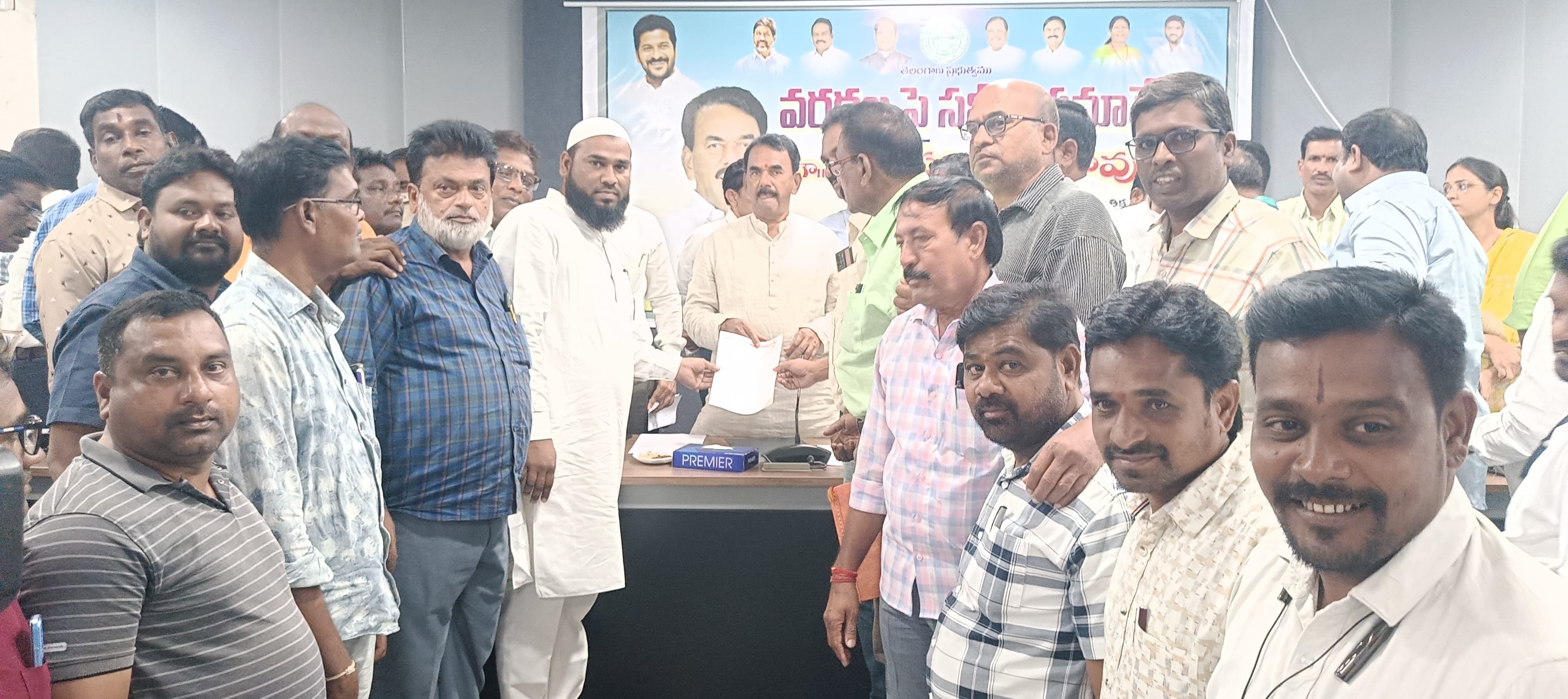 జర్నలిస్టులకు ఇళ్ల స్థలాలు ఇవ్వాలని మంత్రికి టీయూడబ్ల్యూజే వినతి