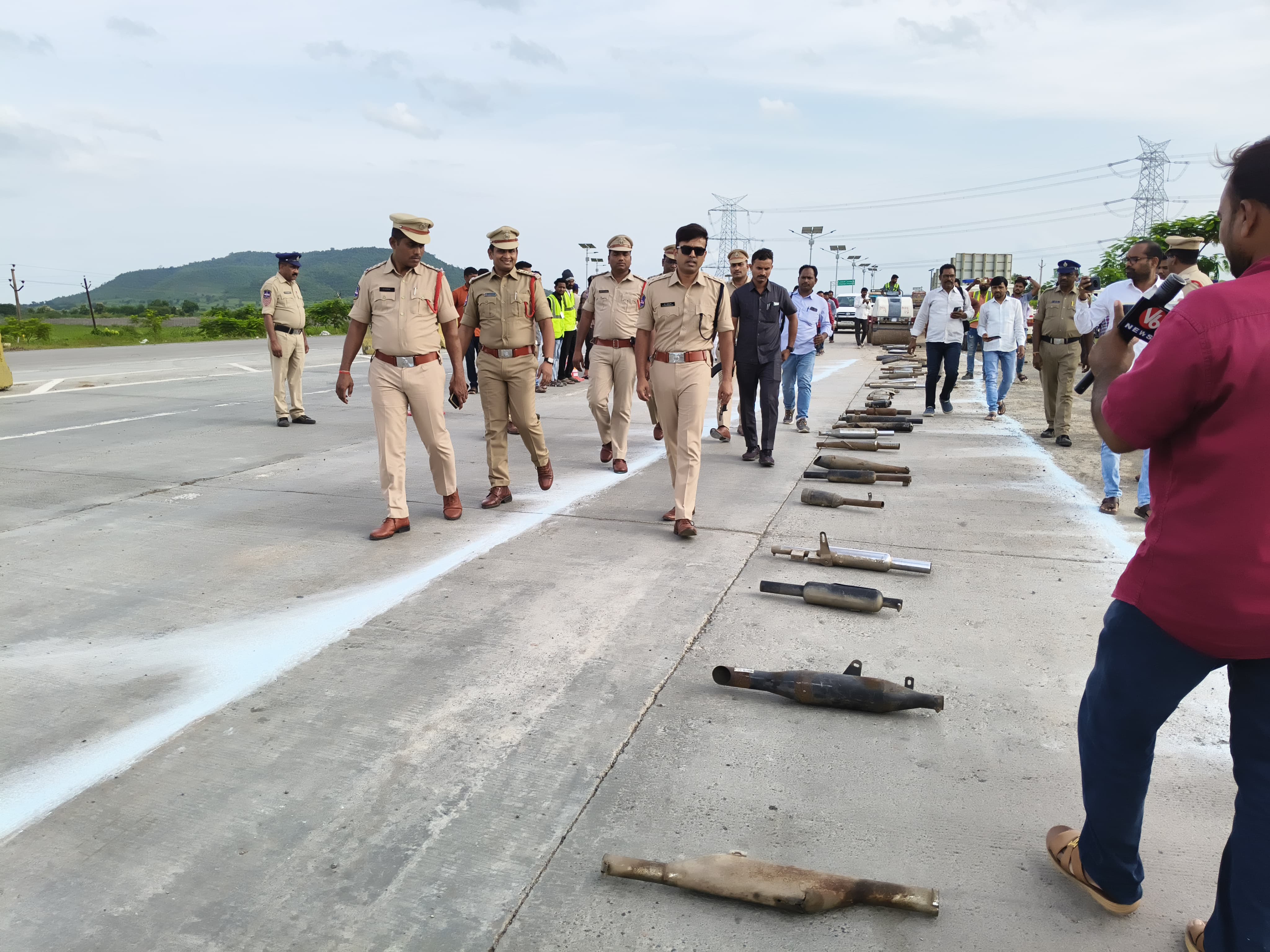 మాడిఫైడ్ సైలెన్సర్ బిగిస్తే వాహనం సీజ్