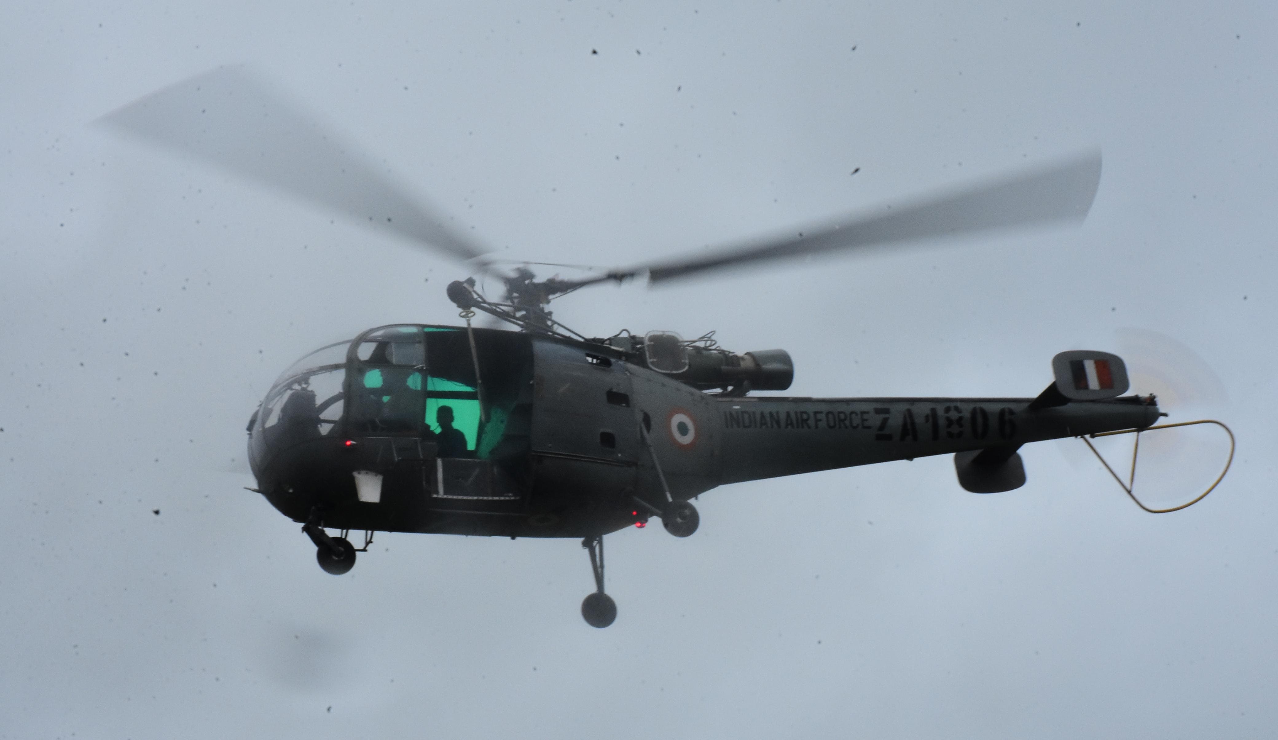 Sircilla Dist Helicopters Army Rescue | చిక్కుకున్న పశువుల కాపరులను కాపాడిన ఆర్మీ హెలికాప్టర్లు